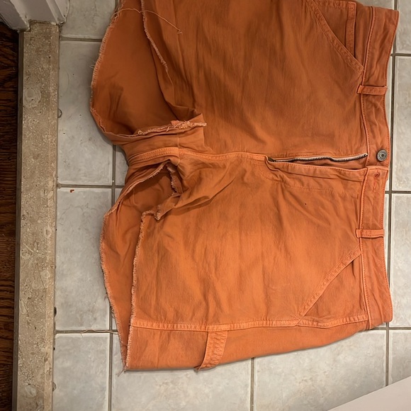 American Eagle highest rise 90s boyfriend shorts that are stretchy. - Picture 3 of 4